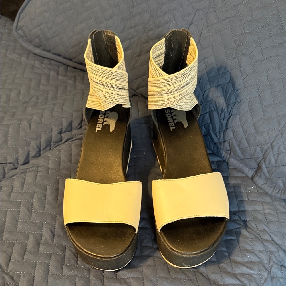 Sorel Women's Tan and Black Sandals